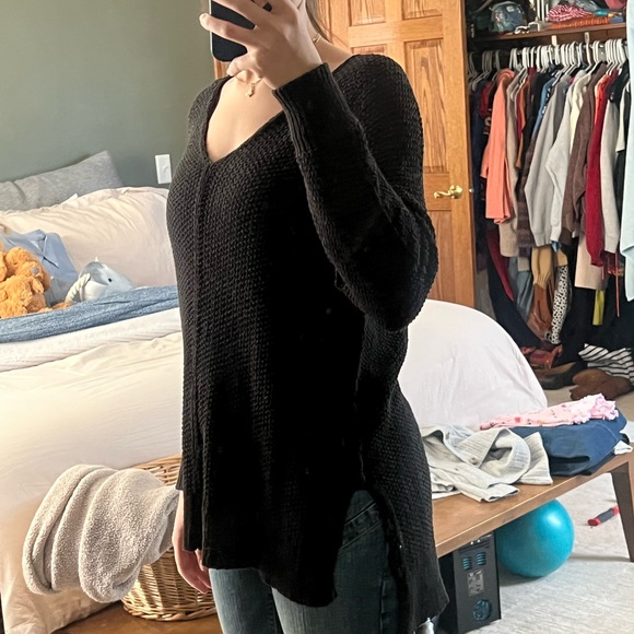 Universal Thread Women's Black V-Neck Sweater - Picture 4 of 4